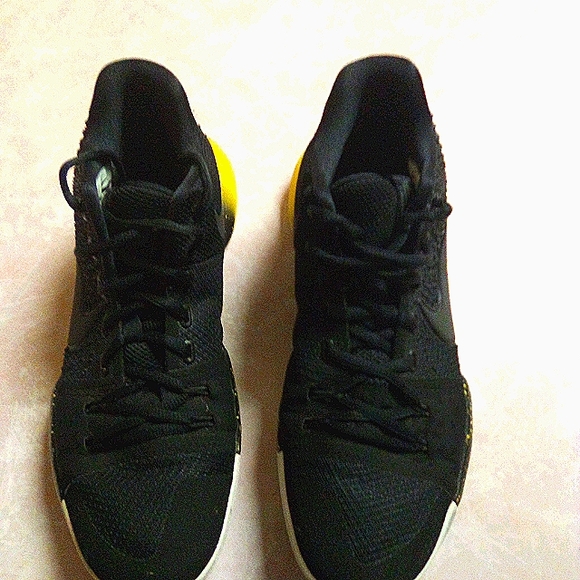 Kyrie 8.5 main image 8